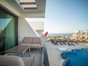 Superfresh penthouse studio apartment with sea view